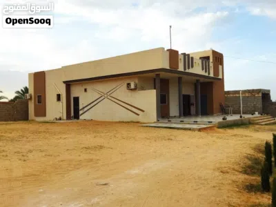 منزل في ضواحي صبراتة مساحته المسقوف 250م مساحة القطعة 2000م بئر مياه مستقل ماجن بسعة 12000م 3
