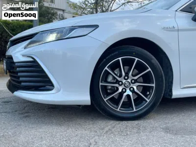 Toyota Camry LE 4