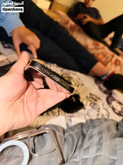 iPhone 16 pro black 3