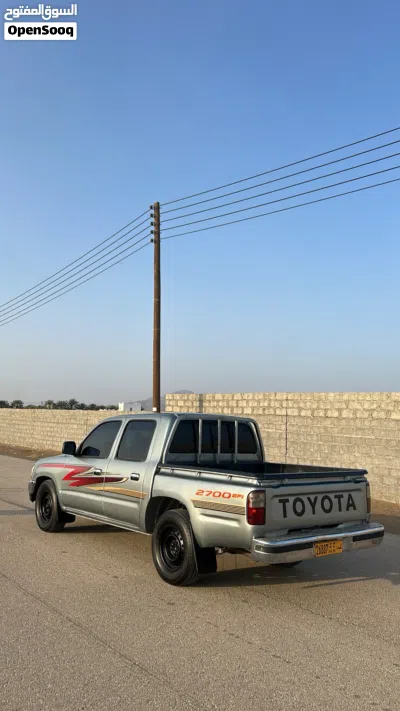 Toyota Hilux DLX 3