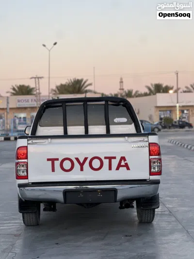 Toyota Hilux DLX 3