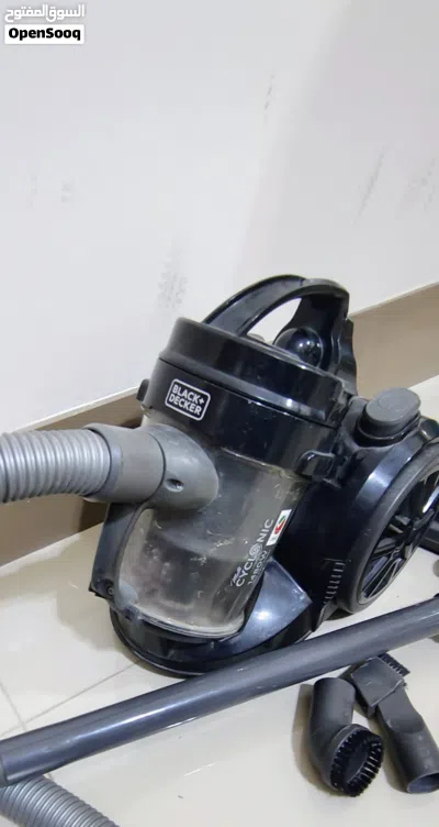 Black and Decker vacuum cleaner for home use. 3