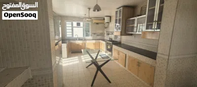 مبنى للبيع من المالك في حي الزعفرانيه المعبيله الجنوبيه بلوك 4 على ارض كورنر مفتوحه من ثلاث جهات.. 4