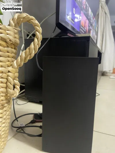 Xbox series x معه حساب عليه gamepass سنه كامله 4