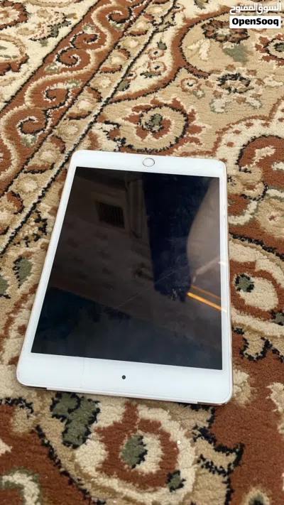 ايباد نضيف بس فيه كسر ف شاشه ما يأثر 2