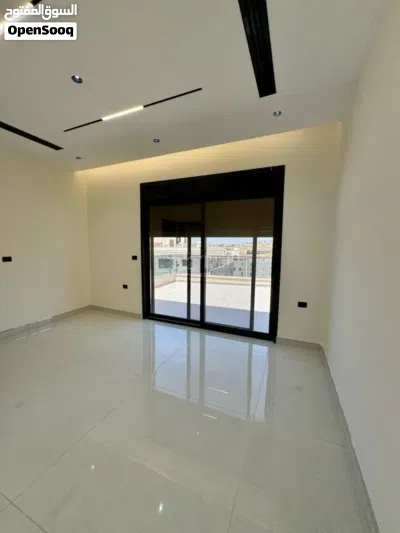 روف مميز للبيع في كوريدور عبدون 2
