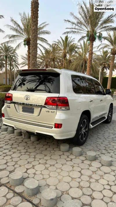 Toyota Land Cruiser VXR 3