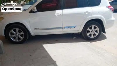 Toyota RAV 4 LE 4