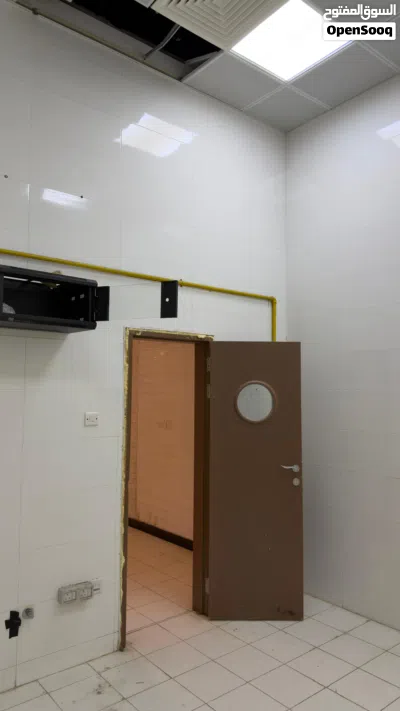 مطعم تجاري مميّز للإيجار (مجهز بالكامل) 4