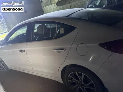 Hyundai Elantra Limited 4