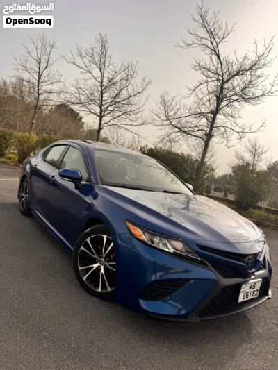 Toyota Camry SE 2