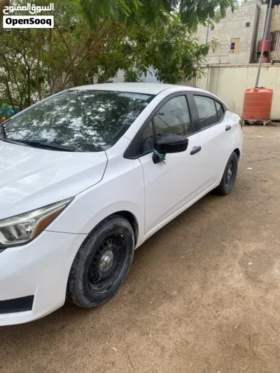 Nissan Versa S 4