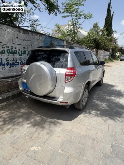 Toyota RAV 4 Limited 3