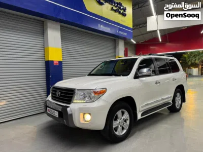 Toyota Land Cruiser GXR 2