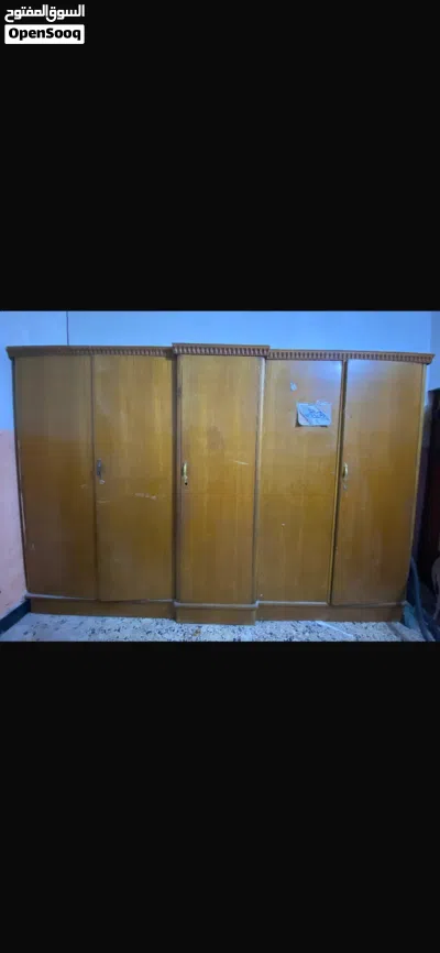 كنتور خمس بيبان صاج قوي يحتوي على رفوف يوجد فيه ضربه في الباب 3
