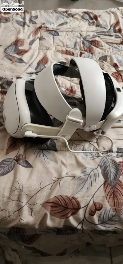 نظاره واقع افتراضي oculus quest 3 مع بطاريه اضافيه بيه مجال 4