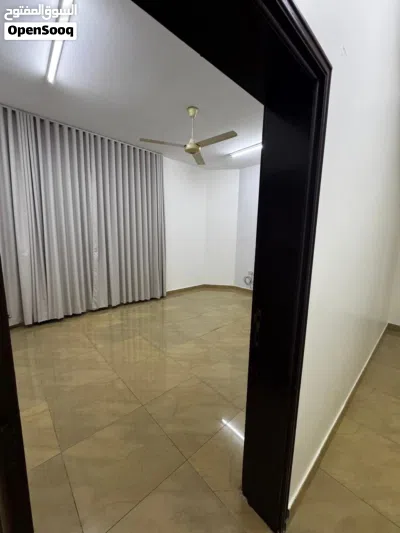 شقة عائلية للإيجار في الموالح الجنوبية Family Apartment for Rent in Al Mawaleh South 2