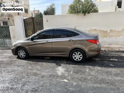 Hyundai Accent Standard 4