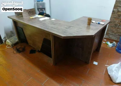 مكاتب باشكال مختلفه مستعمل بحاله ممتازه ونضيف عدد 4 مكاتب بأسعار مناسبة 4