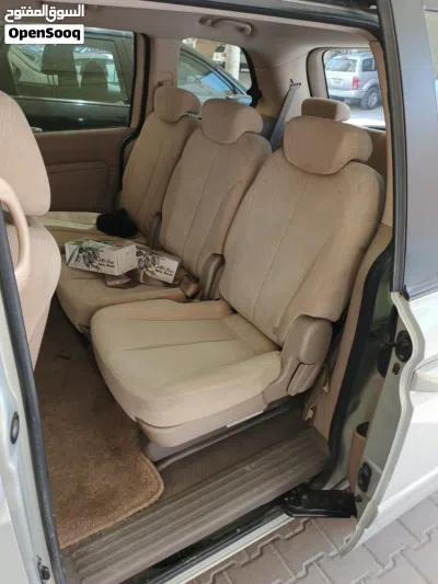 Kia Carnival LX 4