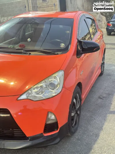 Toyota Prius Prius C 4