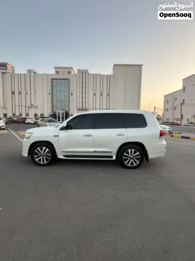 تويوتا لاند كروزر VXR 2