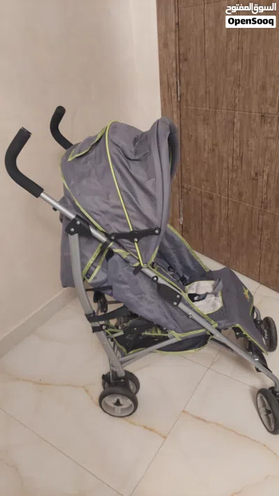 عرباية أطفال مستعملة وبحالة ممتازة .. ماركة pommette 2