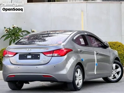 Hyundai Elantra GL MID 4