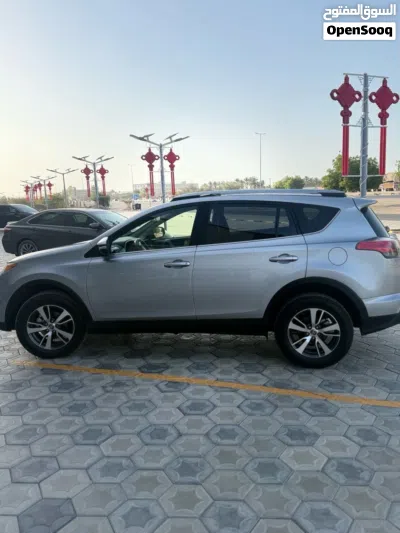 Toyota RAV 4 XLE 3