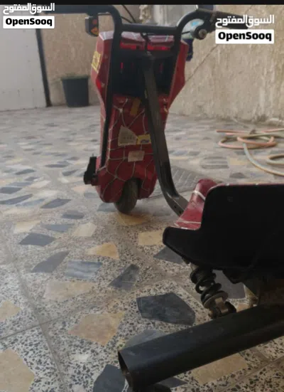 مستعمل 1 سنه وحده فقط وتجي ويه شاحنه ومفاتاحه 4