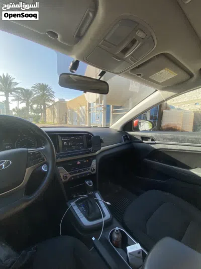 Hyundai Elantra Limited 4