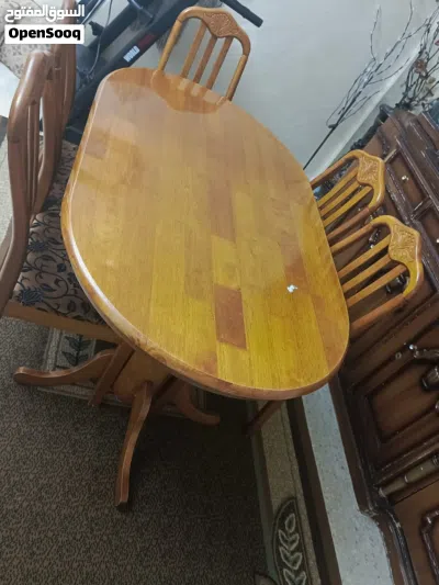طاولة سفرة مع خمس كراسي 2