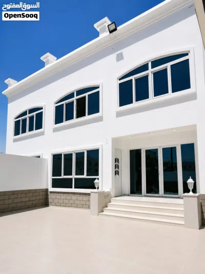 فيلا للايجار في العذيبة/Villa For Rent in Al Azaiba 2