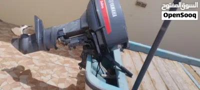 قارب 22 قدم مع المكينه والملكيه المكينه نضيفه وكذالك القارب 2