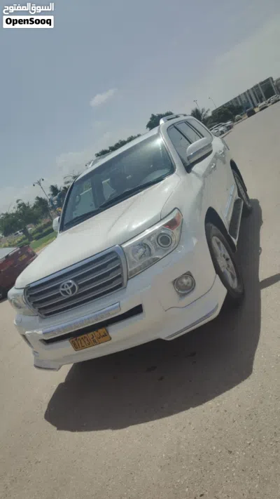 Toyota Land Cruiser GXR 2