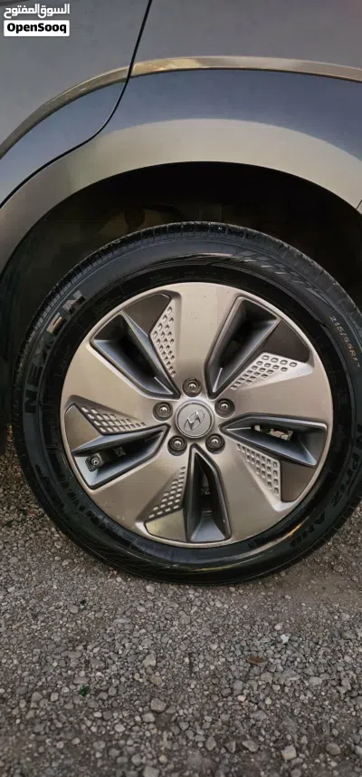 Hyundai Kona Premium 4