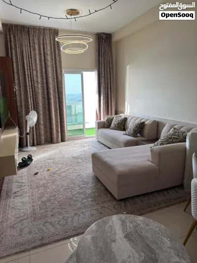 للبيع غرفتين وصالة Sea View كاملة بأبراج اللؤلؤة عجمان موقف + أثاث 460,000 درهم فقط 2
