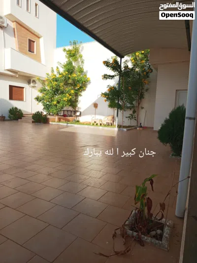 فيلا طابقين وملحق خارجي في عين زارة النصب التذكاري شارع هابي لاند خلف المنتزه وبجانب مدرسة مشارق 3