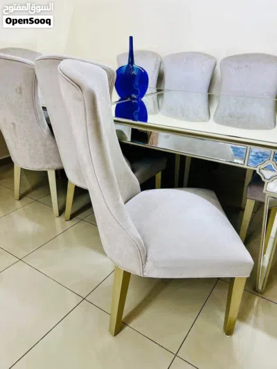طاولة طعام مع 8 كراسي 3