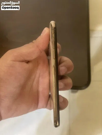 ايفون Xs بحاله ممتازه بطاريه 79 مع كرتونه 2