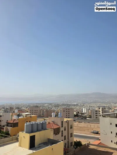 للبيع شقه بناء جديد طابقيه روف لها مدخلين يوجد مصعد اطلاله بحريه 3