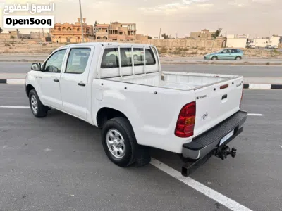 Toyota Hilux DLX 4