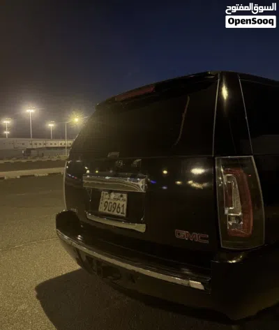 GMC Yukon Denali 2