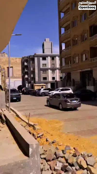 شقة للبيع الحى الأول الهضبه الوسطي الدور الثالث 4