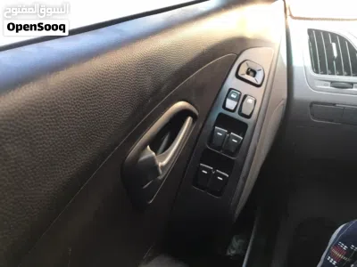 Hyundai Tucson SE 3