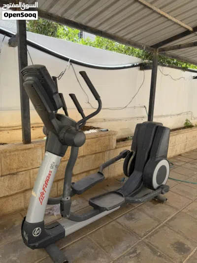 جهاز اليبتيكال احترافي لايف فتنس Life Fitness 95X Cross Trainer بحالة ممتازة بسعر حرق قابل للتفاوض 3