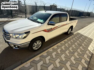 Toyota Hilux Standard 2