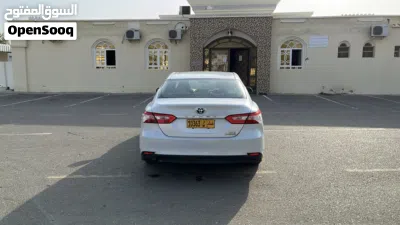 Toyota Camry GLE 3