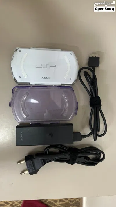 PSP go للبيع شبه جديده 3