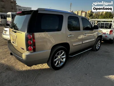 GMC Yukon Denali 2